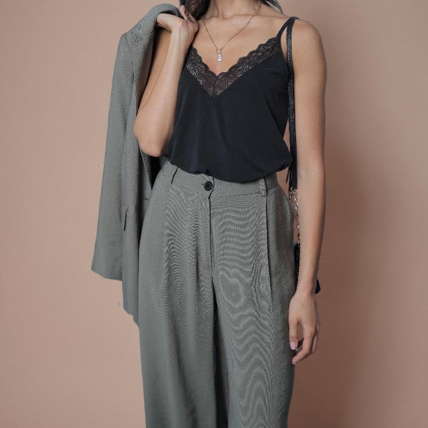 Wide-leg pants